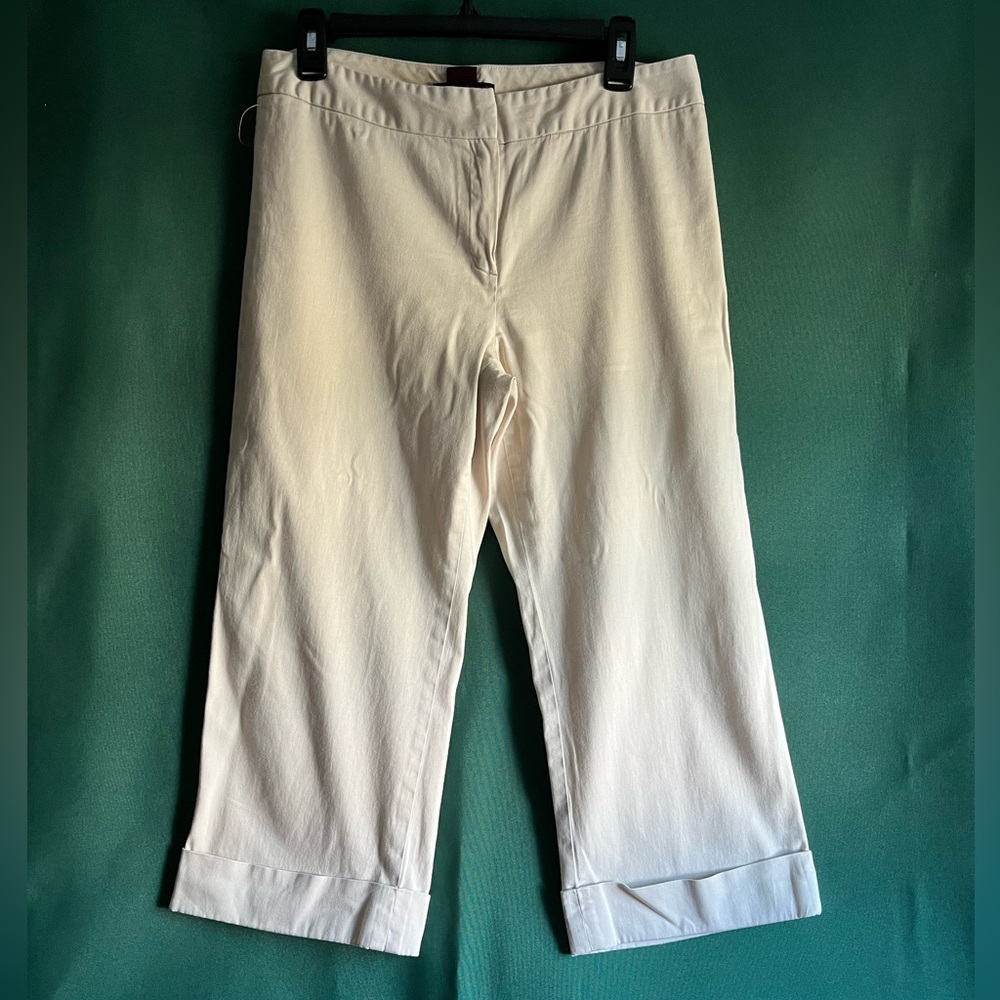 Willi Smith  Khaki Capri Pants. Size 10.